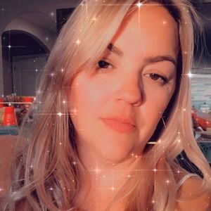 Meet your Posher, Larissa